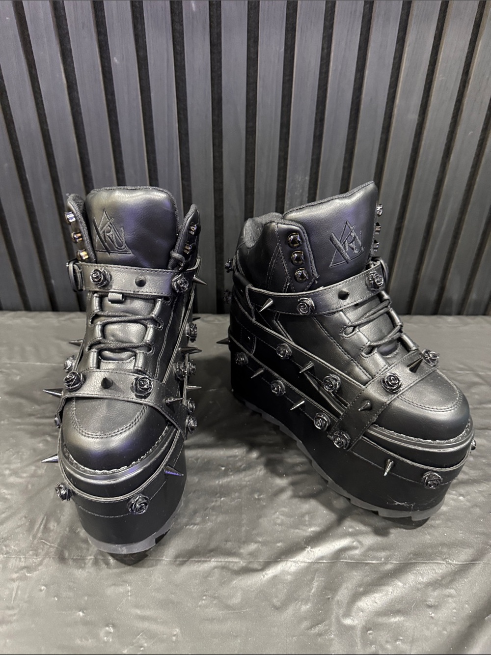 YRU Qozmo bondage rose platforms sneakers
